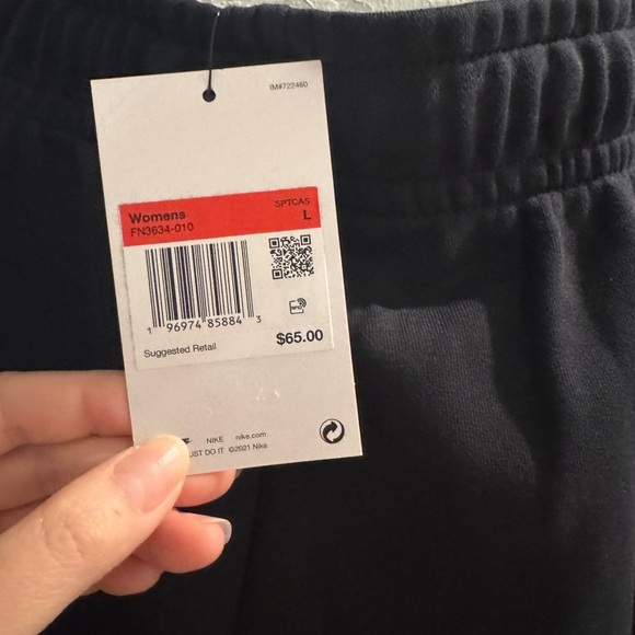 NWT Nike Sportswear Club Fleece
Women's Wide Leg Mid Rise Sz L in black - Picture 12 of 12